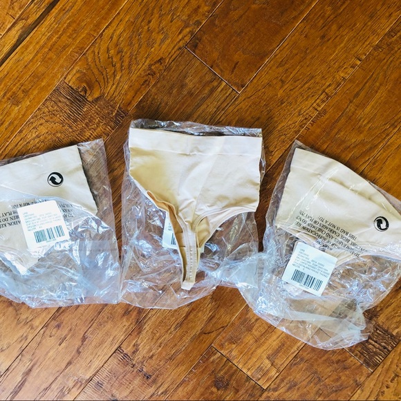 🌷Bundle of 3 Thongs XS/S - Picture 2 of 5